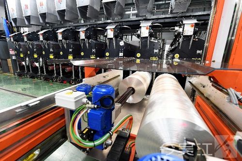 港虹纤维年产20万吨差别化化学纤维项目今天投产